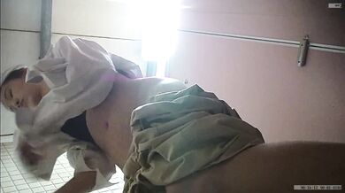 TWTP 几个舞蹈社团的妹子被有心人暗藏摄像头偷拍她们嘘嘘3吳梵蓓