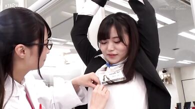 【中文字幕】「人は延々と潮を吹かされ続けたらどうなるのか？」をSOD女子社员が真面目に検证2　手マン・特殊器具・男根でも実験！　喷射量・耐久时间をマジメに彻底调査!　SOD性科学ラボ　REPORT１６